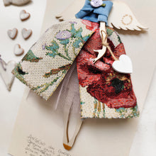 Carica l'immagine nel visualizzatore di Gallery, Angelo dei CUORI BIANCHI - Collezione CUORI