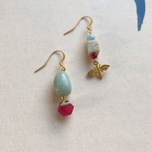 Carica l'immagine nel visualizzatore di Gallery, Orecchini FIORE AZZURRO con APE