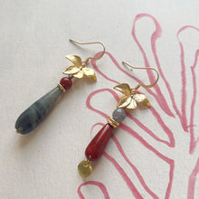 Carica l'immagine nel visualizzatore di Gallery, Orecchini GOCCE DI FIORI