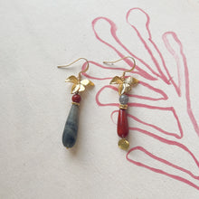 Carica l'immagine nel visualizzatore di Gallery, Orecchini GOCCE DI FIORI
