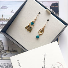 Carica l'immagine nel visualizzatore di Gallery, Orecchini FIORI di APATITE BLU