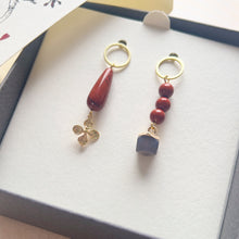 Carica l'immagine nel visualizzatore di Gallery, Orecchini FIORE di rosso vestito