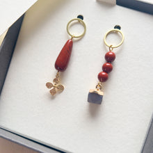 Carica l'immagine nel visualizzatore di Gallery, Orecchini FIORE di rosso vestito