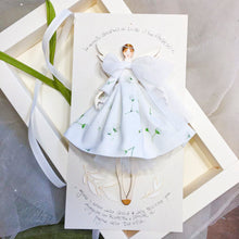 Carica l'immagine nel visualizzatore di Gallery, Angelo della Prima Comunione, abito in cotone, stampa fiori, sottogonna in tulle e accessorio in carta, rametto di ulivo. Scritta a mano. Regalo culturale e poetico
