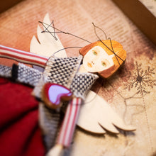 Carica l'immagine nel visualizzatore di Gallery, Dettaglio dell'Angelo del CERVO ROSSO in legno di pioppo, dipinto e vestito a mano, abito in stoffa  sottogonna in tulle, gonna rossa e top bianco/nero jacquard, camicia in cotonina a righe. Ricchissimo di accessori.