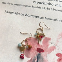 Carica l'immagine nel visualizzatore di Gallery, Orecchini CUORI FIORITI di AMAZZONITE
