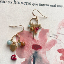 Carica l'immagine nel visualizzatore di Gallery, Orecchini CUORI FIORITI di AMAZZONITE
