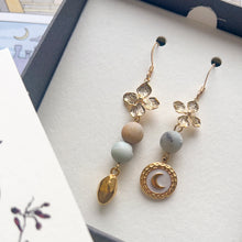 Carica l'immagine nel visualizzatore di Gallery, Orecchini FIORI di LUNA

