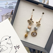 Carica l'immagine nel visualizzatore di Gallery, Orecchini FIORI di LUNA
