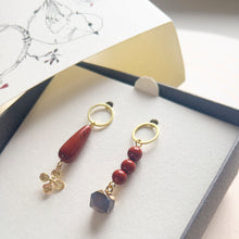 Carica l'immagine nel visualizzatore di Gallery, Orecchini FIORE di rosso vestito
