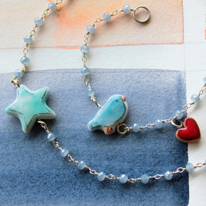 dettaglio bracciale UCCELLINO BLU con elementi in ceramica fatti a mano