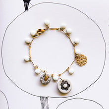 Load image into Gallery viewer, Bracelet with FLOWERS
